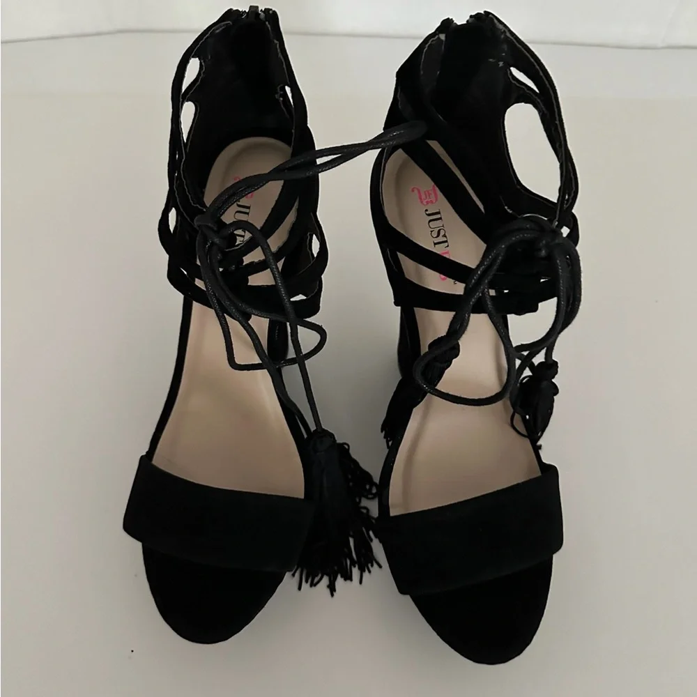 JustFab “Shanghai” Black Cutout Tassel Wedge Sandals Y2K Size 8.5 - Picture 9 of 10